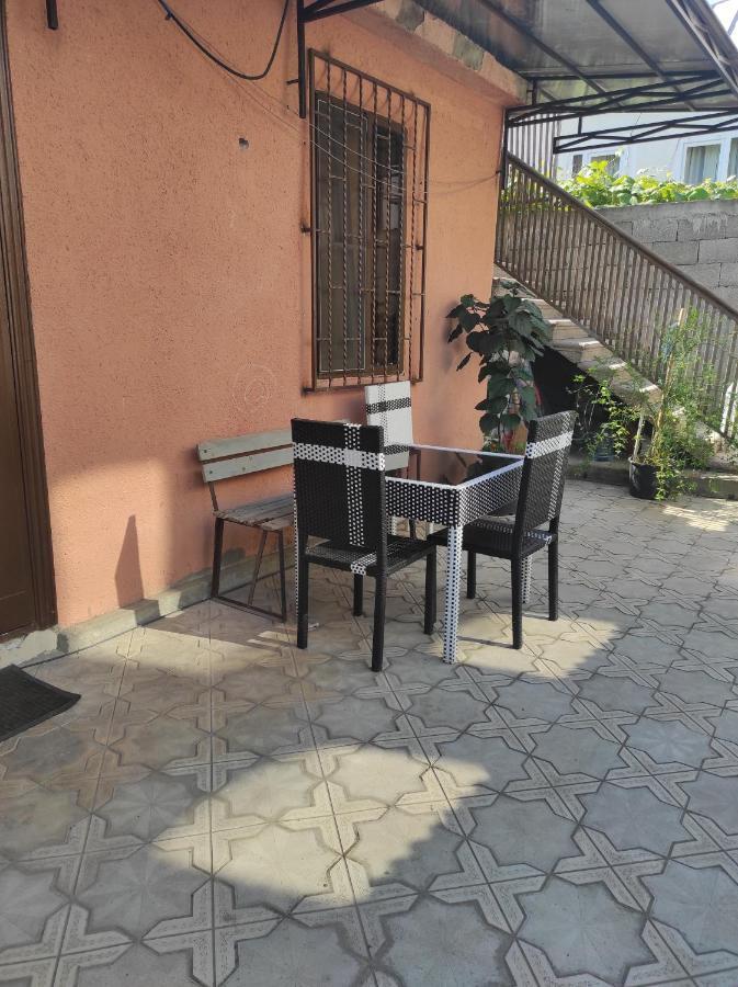 Hotel Гостевой Дом Лума Sukhumi Exterior foto
