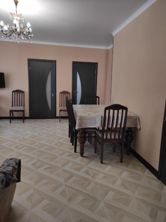 Hotel Гостевой Дом Лума Sukhumi Exterior foto