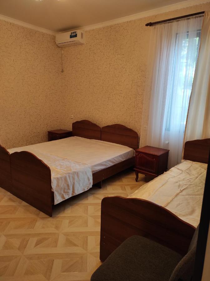 Hotel Гостевой Дом Лума Sukhumi Exterior foto